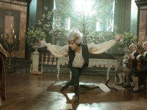 Szene aus der TV-Serie „Mozart/Mozart“ mit Eren M. Güvercin als Wolfgang Amadeus.