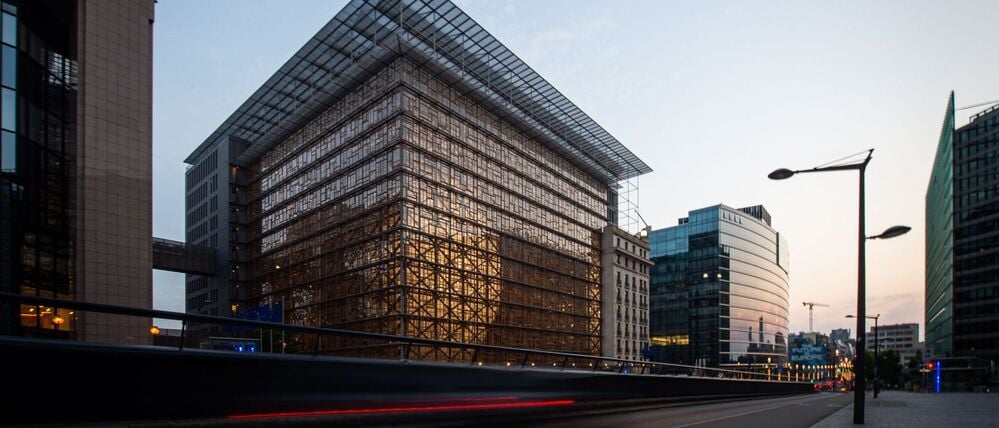 Trotz der ersten Einigung werden im Europagebäude auch in den kommenden Tagen noch schwierige Diskussionen erwartet. (Archivbild)