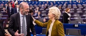 EU-Kommissionspräsidentin Ursula von der Leyen (CDU) und der Fraktionschef der  Europäischen Volkspartei, Manfred Weber.