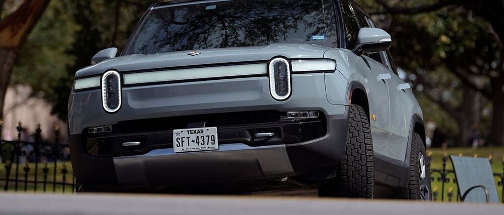 Auf den relativ teuren SUV R1S will Rivian im kommenden Jahr das Modell R2 zum Preis ab 45.000 Dollar folgen lassen. (Archivbild)