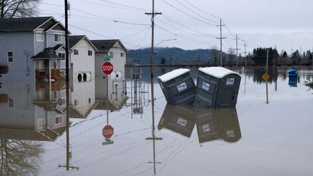 Starkregen setzt Landstriche im US-Bundesstaat Washington unter Wasser.
