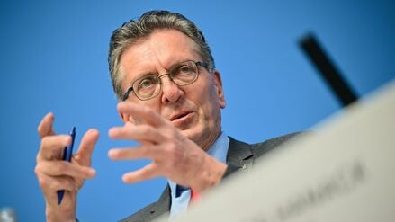 Bauseantor Christian Gaebler (SPD) hat ein Faible für Chormusik. (Archivbild)