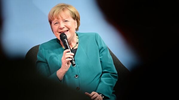 Angela Merkel (CDU), Bundeskanzlerin a.D., spricht während eines Talks „Stern Stunde“ in der Bertelsmann Repräsentanz.