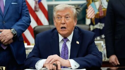 US-Präsident Donald Trump spricht während einer Unterzeichnungszeremonie im Oval Office des Weißen Hauses. 