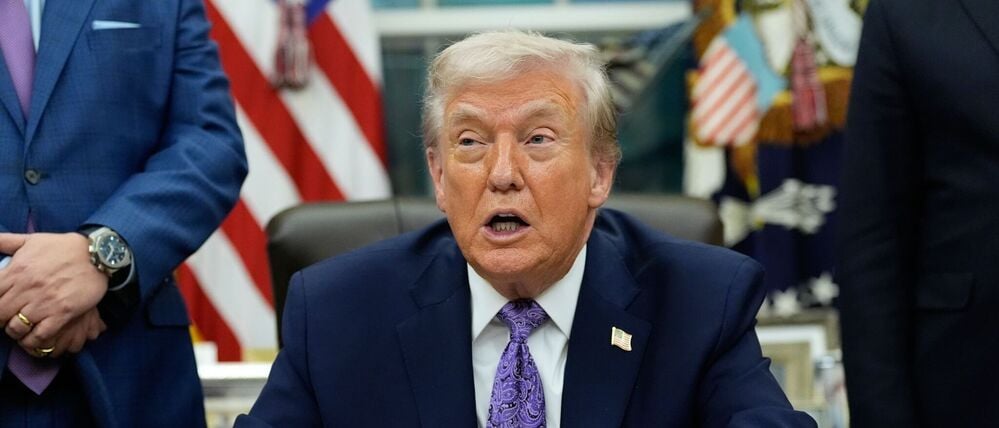 US-Präsident Donald Trump spricht während einer Unterzeichnungszeremonie im Oval Office des Weißen Hauses. 