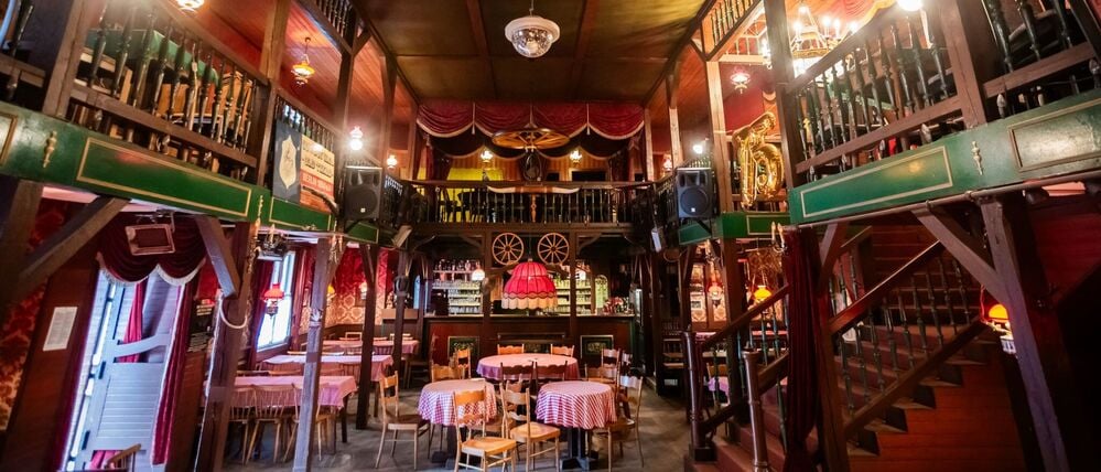 Auch dem Saloon in der Westernstadt Old Texas Town droht der Abriss. (Archivbild)
