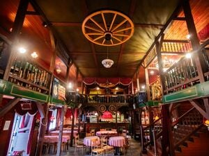 Auch dem Saloon in der Westernstadt Old Texas Town droht der Abriss. (Archivbild)