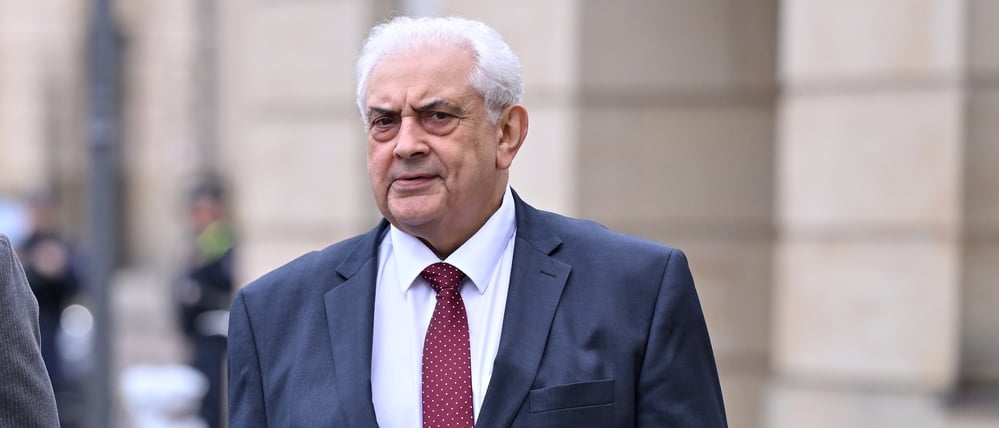 Sergej Netschajew (Russischer Botschafter in Deutschland) vor dem brandenburgischen Landtag in Potsdam.