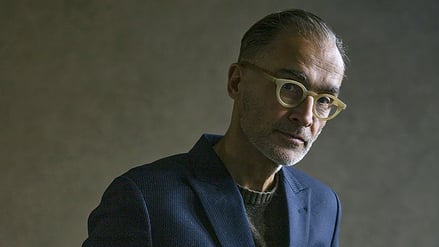 Ein Schwede griechisch-österreichischer Herkunft mit langjährigem Wohnsitz in Berlin. Aris Fioretos.