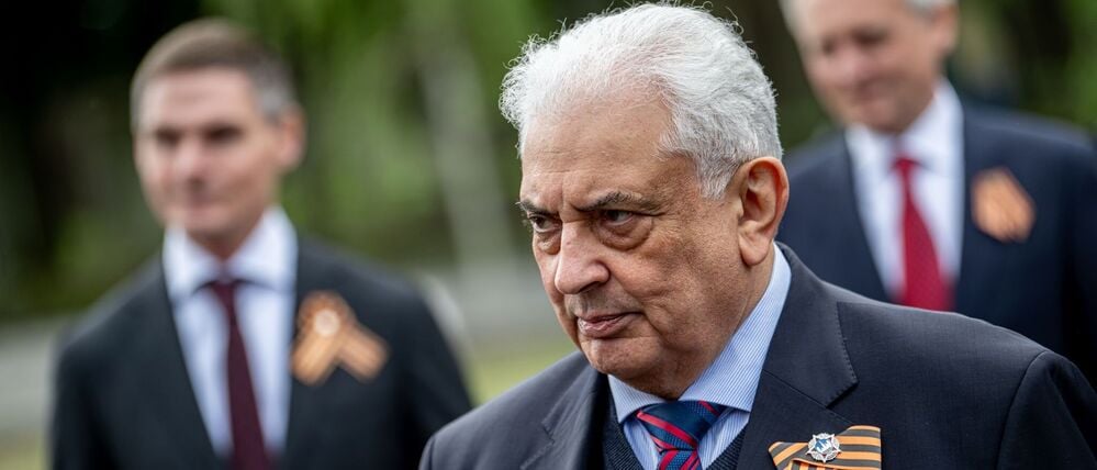 Sergej Netschajew, russischer Botschafter in Deutschland, kommt zum Gedenken zum 80. Jahrestag des Endes des Zweiten Weltkriegs und der Befreiung Deutschlands vom nationalsozialistischen Terror am Sowjetischen Ehrenmal in der Schönholzer Heide an.