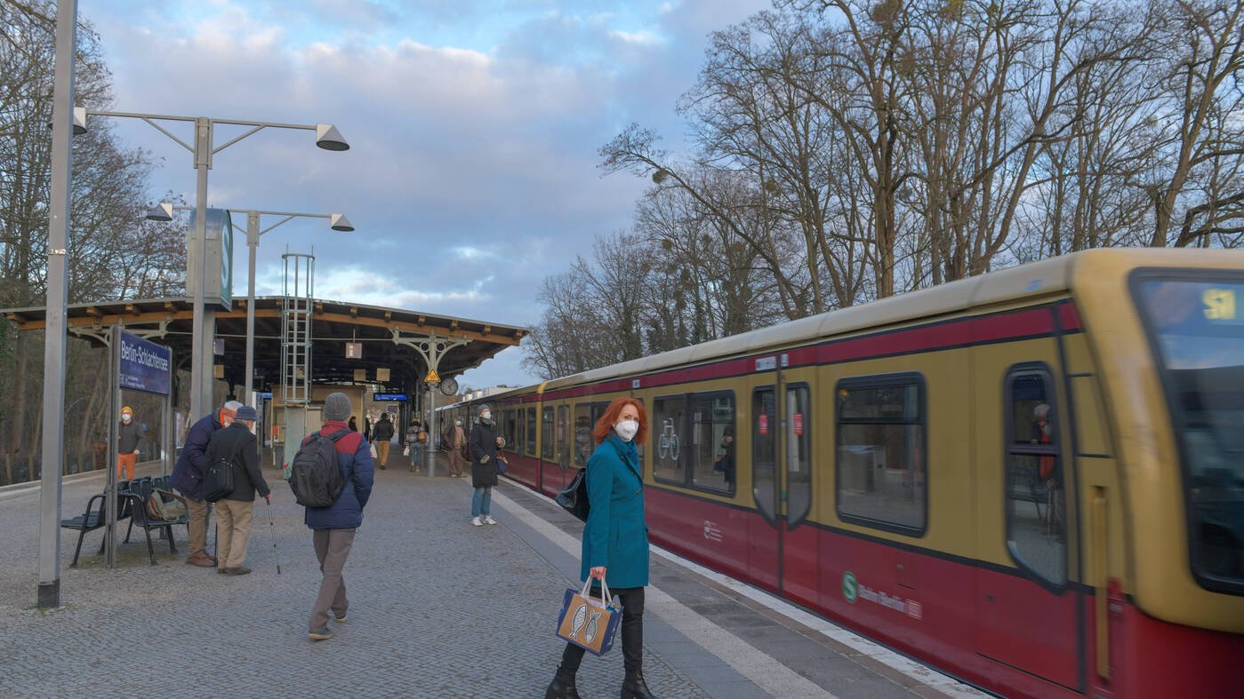Gef-hrlicher-Trend-in-Berlin-Hertha-Fan-Konsti-stirbt-beim-Trainsurfing-Geschwister-melden-sich