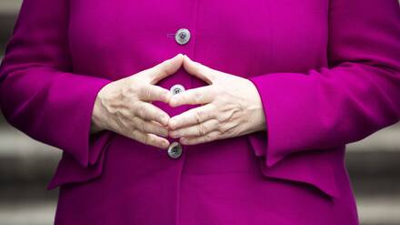 Angela Merkel macht die Raute.