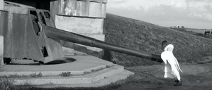 Oft materialisieren sich Engel in Zeiten der Unsicherheit: „Niemals wieder“ von Violeta Vollmer. 