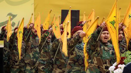 Hisbollah-Kämpfer bei der Beerdigung eines Kampfgenossen.