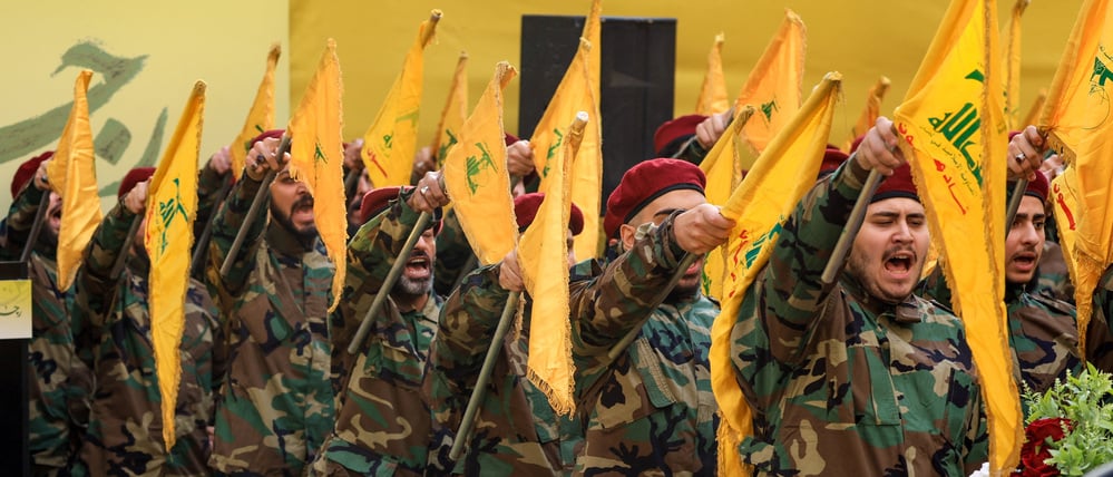 Hisbollah-Kämpfer bei der Beerdigung eines Kampfgenossen.