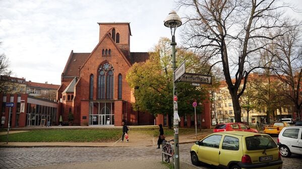 Die Genezarethkirche am Herrfurthplatz im Neuköllner Schillerkiez.