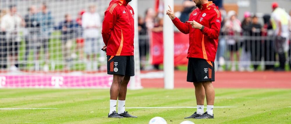 Arbeitet weiter mit Kompany zusammen: Assistenzcoach Maric (r). (Archivbild)