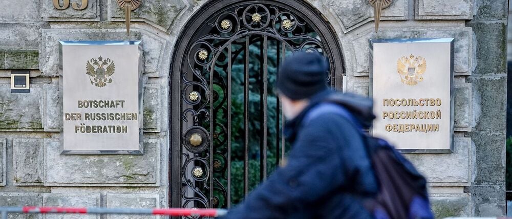 Die Bundesregierung ordnet dem russischen Militärgeheimdienstes GRU konkret zwei hybride Angriffe zu.