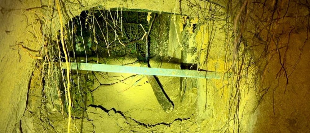 Dieses Foto des polnischen Grenzschutzes soll einen Tunnel zwischen Polen und Belarus zeigen.