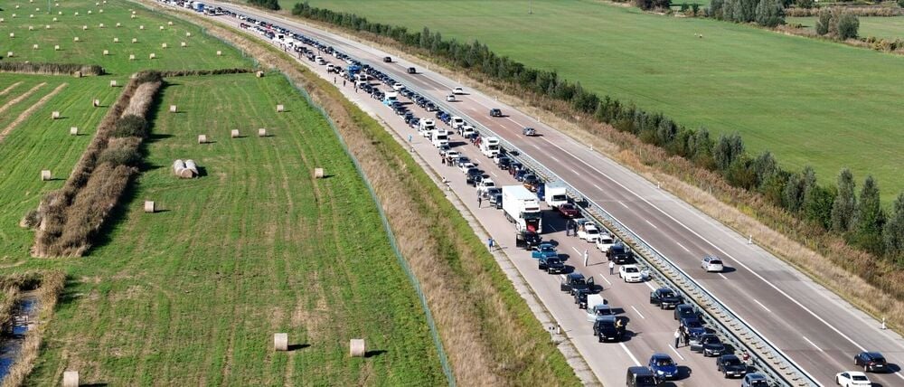 Vor allem am Wochenende vor Weihnachten kann es voll werden auf den Autobahnen. (Archivbild)