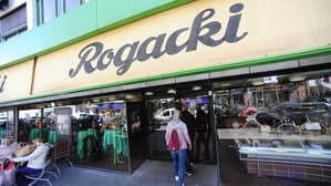 Die Frischfisch-Abteilung des Feinkosthändlers Rogacki in der Wilmersdorfer Straße.