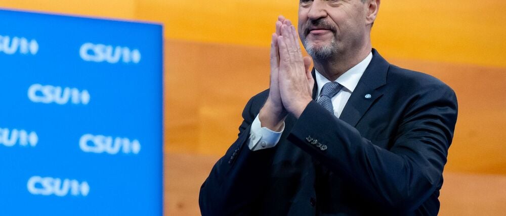 Große Freude sieht anders aus: CSU-Chef Söder bleibt im Amt, aber seine Parteibasis hat ihm einen schmerzhaften Parteitag bereitet.