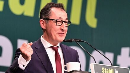 Cem Özdemir, (Bündnis 90 / Die Grünen), Spitzenkandidat für die Landtagswahl in Baden-Württemberg 2026, spricht beim Landesparteitag seiner Partei Bündnis 90 / Die Grünen Baden-Württemberg.