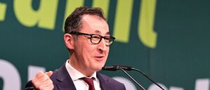 Cem Özdemir, (Bündnis 90 / Die Grünen), Spitzenkandidat für die Landtagswahl in Baden-Württemberg 2026, spricht beim Landesparteitag seiner Partei Bündnis 90 / Die Grünen Baden-Württemberg.