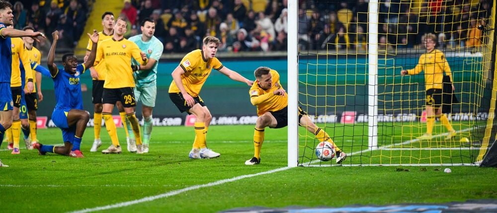 Braunschweiger Jubel: Dynamos Niklas Hauptmann kann das 2:3 nicht verhindern.