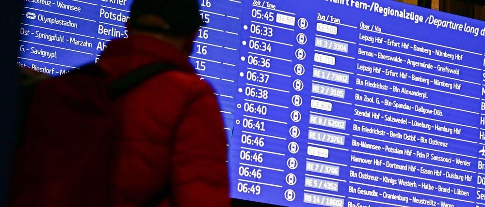 Der Fahrplanwechsel am Sonntag bringt für die Fahrgäste in Berlin und Brandenburg einige Änderungen mit sich. (Archivbild)