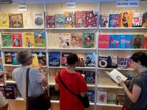 Besucherinnen und Besucher des Comicfestivals München 2025.