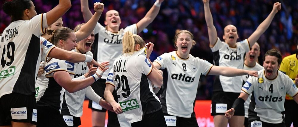 Der Jubel kennt keine Grenzen: Die DHB-Frauen spielen um WM-Gold.