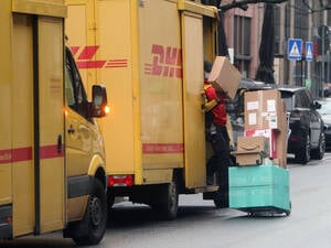 Bei der Arbeit: Die Vorweihnachtszeit ist für Paketzusteller stressig.
