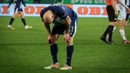 Kopf runter. Für Hertha und Abwehrchef Toni Leistner fühlte sich das Unentschieden in Fürth wie eine Niederlage an. 