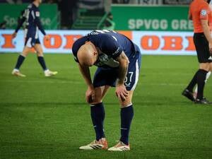 Kopf runter. Für Hertha und Abwehrchef Toni Leistner fühlte sich das Unentschieden in Fürth wie eine Niederlage an.