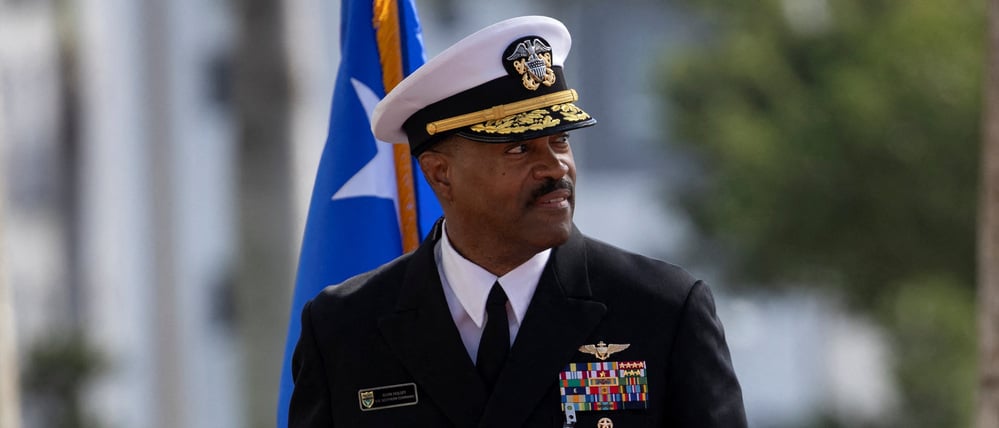 Admiral Alvin Holsey nimmt an der Zeremonie zur Übergabe des Kommandos des US-Südkommandos im Southcom-Hauptquartier in Doral, Florida, teil.