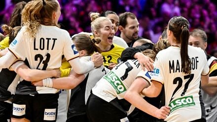 Die deutschen Handballerinnen würden sich über einen Besuch von Bundeskanzler Friedrich Merz zum WM-Finale freuen.