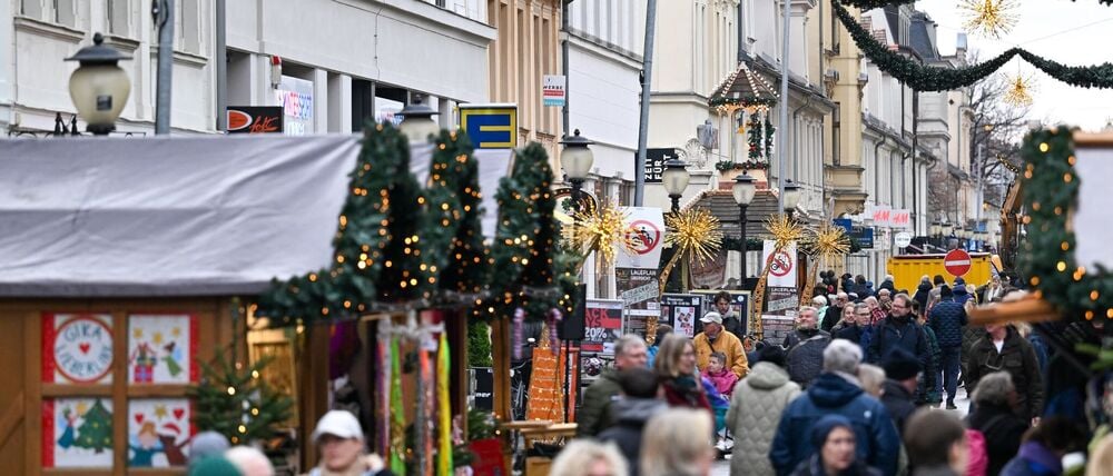Am dritten Advent laden viele Geschäfte in mehreren Brandenburger Städten zum Einkauf ein (Archivbild).