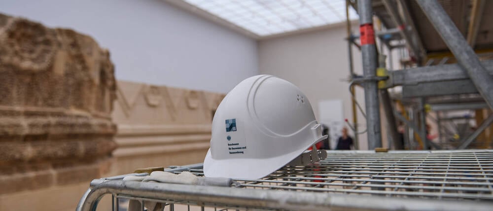 Traurige Baustelle. Das Pergamonmuseum erfährt eine Grundinstandsetzung.