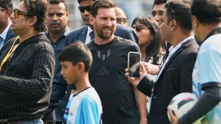 Fußball-Star Lionel Messi ist in Indien unterwegs.
