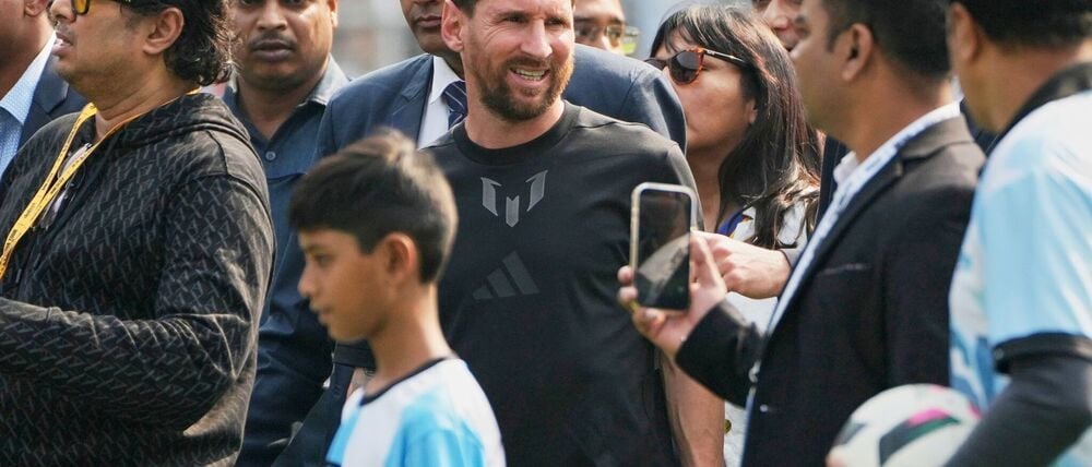 Fußball-Star Lionel Messi ist in Indien unterwegs.