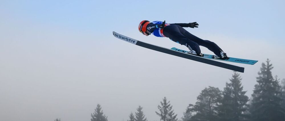 Selina Freitag zeigt in Klingenthal ordentliche Sprünge.