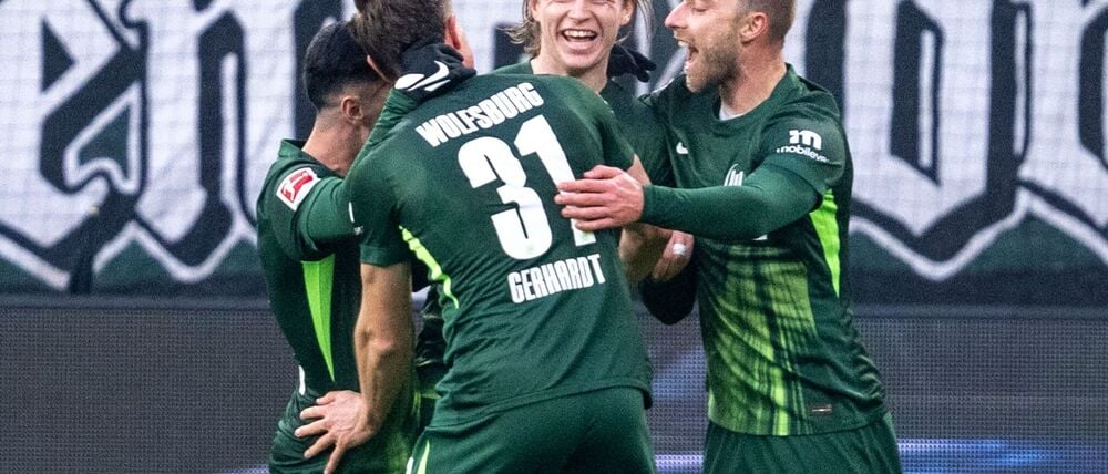 Doppeltorschütze für Wolfsburg: Offensivmann Patrick Wimmer (M.).