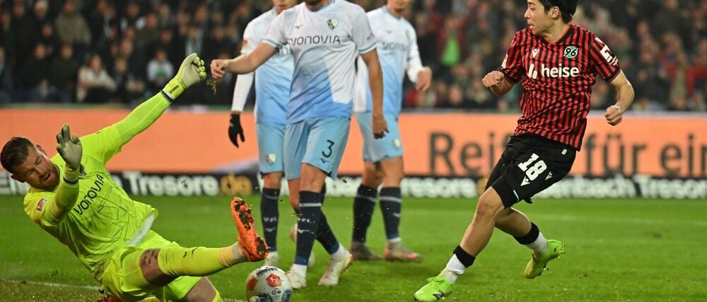 Großchance für Hannover: Daisuke Yokota scheitert an Bochums Torwart Timo Horn.