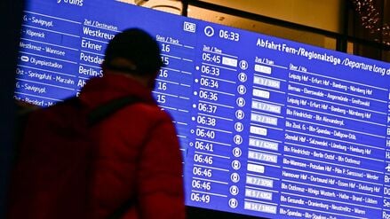 Der Fahrplanwechsel bringt ab heute für die Fahrgäste in Berlin und Brandenburg einige Änderungen mit sich. (Archivbild)