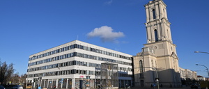 Das Rechenzentrum, daneben der Turm der Garnisonkirche.
