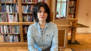 Die preisgekrönte New Yorker Autorin und Illustratorin Nora Krug ist derzeit zu Gast bei der American Academy in Berlin.