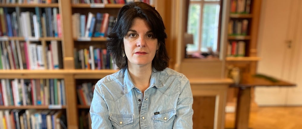 Die preisgekrönte New Yorker Autorin und Illustratorin Nora Krug ist derzeit zu Gast bei der American Academy in Berlin.