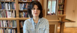 Die preisgekrönte New Yorker Autorin und Illustratorin Nora Krug ist derzeit zu Gast bei der American Academy in Berlin.