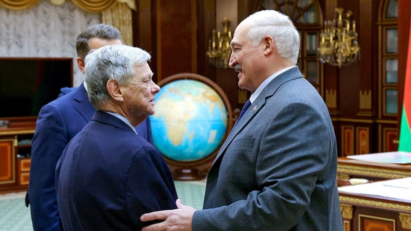 PR-Foto der belarussischen Regierung: Der US-Sonderbeauftragte John Coale hat mit Präsident Alexander Lukaschenko verhandelt. 